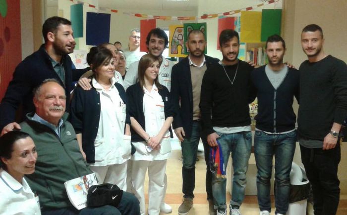 I giocatori del Bologna FC in visita ai bambini ricoverati al Bellaria