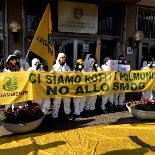 Legambiente contro lo smog: “Ci siamo rotti i polmoni”