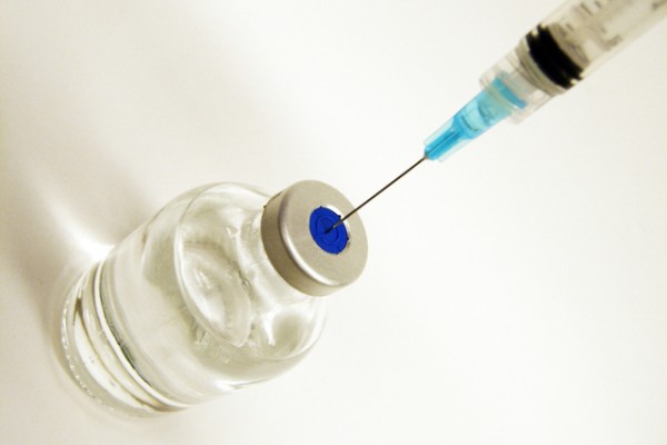 syringes-and-vial-1307461-640x480