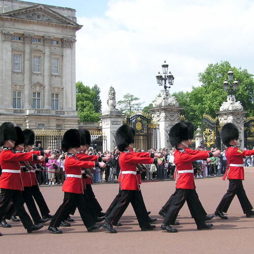 Un infermiere “britaliano” al servizio di Sua Maesta’ la Regina