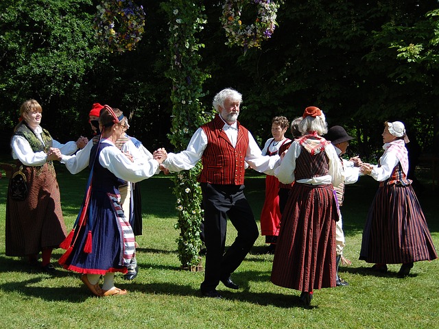 folk-dance-54530_640