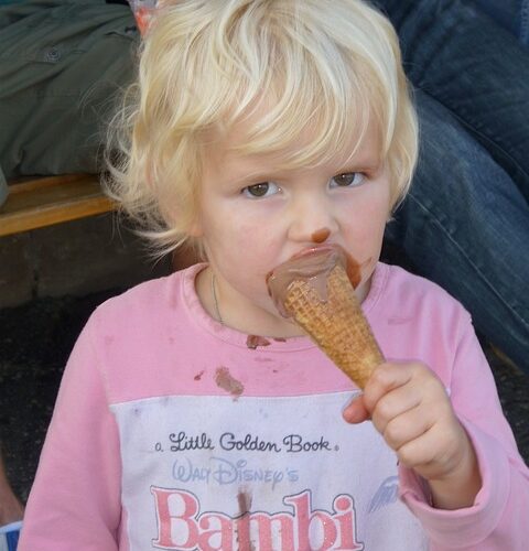 Bimbi e obesità: attenzione ai dolci dopo pasto!