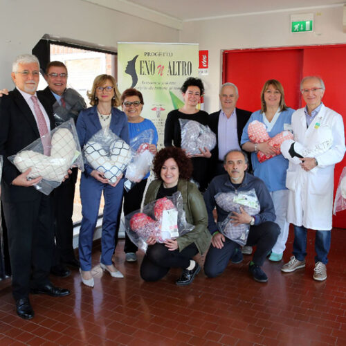 Cuori di stoffa in dono alla Chirurgia senologica del Santa Maria Nuova di Reggio Emilia