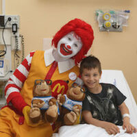 “Ronald Mc Donald” al S.Orsola in visita ai bimbi ricoverati