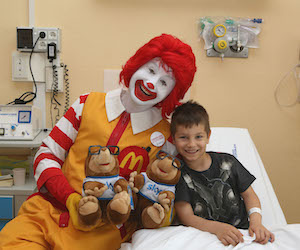 “Ronald Mc Donald” al S.Orsola in visita ai bimbi ricoverati