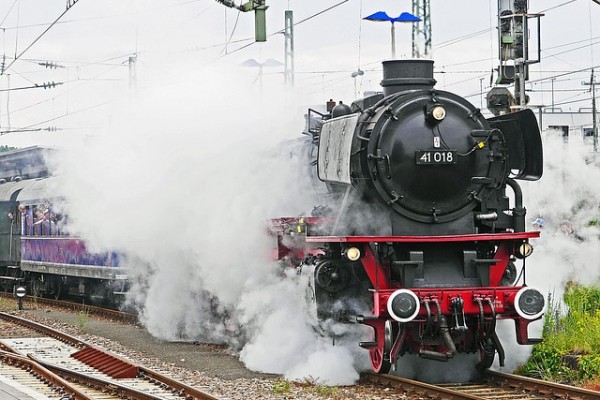 steam-locomotive-1328831_640