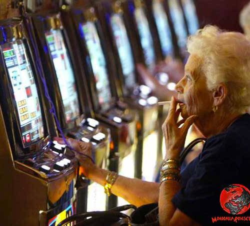 Gioco d’azzardo, la “febbre” non conosce età. I nonni più a richio
