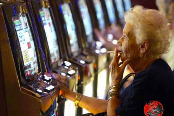 gioco-dazzardo-slot-machine-bingo-anziani