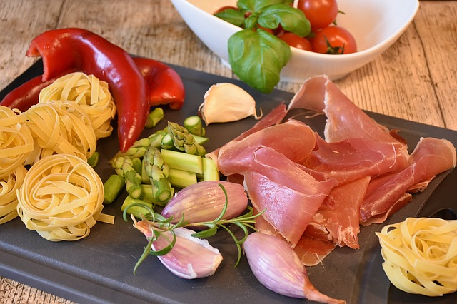 Diabete. Meglio mangiare prima la carne e poi la pasta