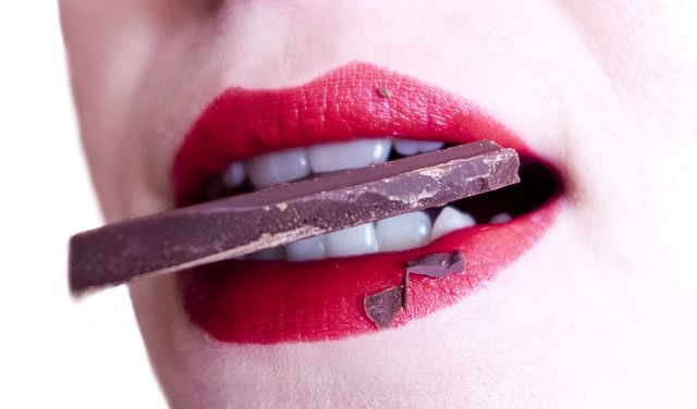 Contro le carie mangiate il cioccolato fondente