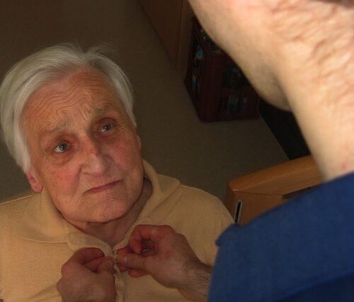 Società Italiana di Geriatria: “Quattro milioni di anziani subiscono truffe e abusi”