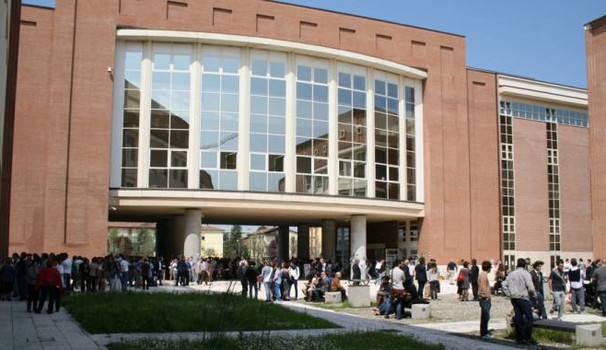 Università di Modena e Reggio Emilia: “Antivaccini? Falso, noi pro scienza”