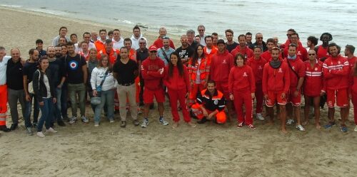 Lido di Spina. Infermieri del 118 di Ferrara in spiaggia per lezioni di rianimazione ai turisti