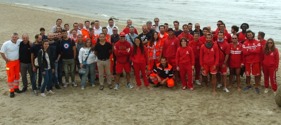 Lido di Spina. Infermieri del 118 di Ferrara in spiaggia per lezioni di rianimazione ai turisti