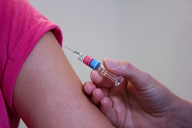 Vaccini, gli Ordini dei medici: “Sanzioni per chi li sconsiglia”