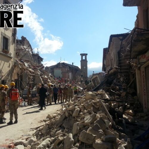 Terremoto, da Bologna una nonnina chiama commossa i Vigili del fuoco: “Grazie per quello che fate”