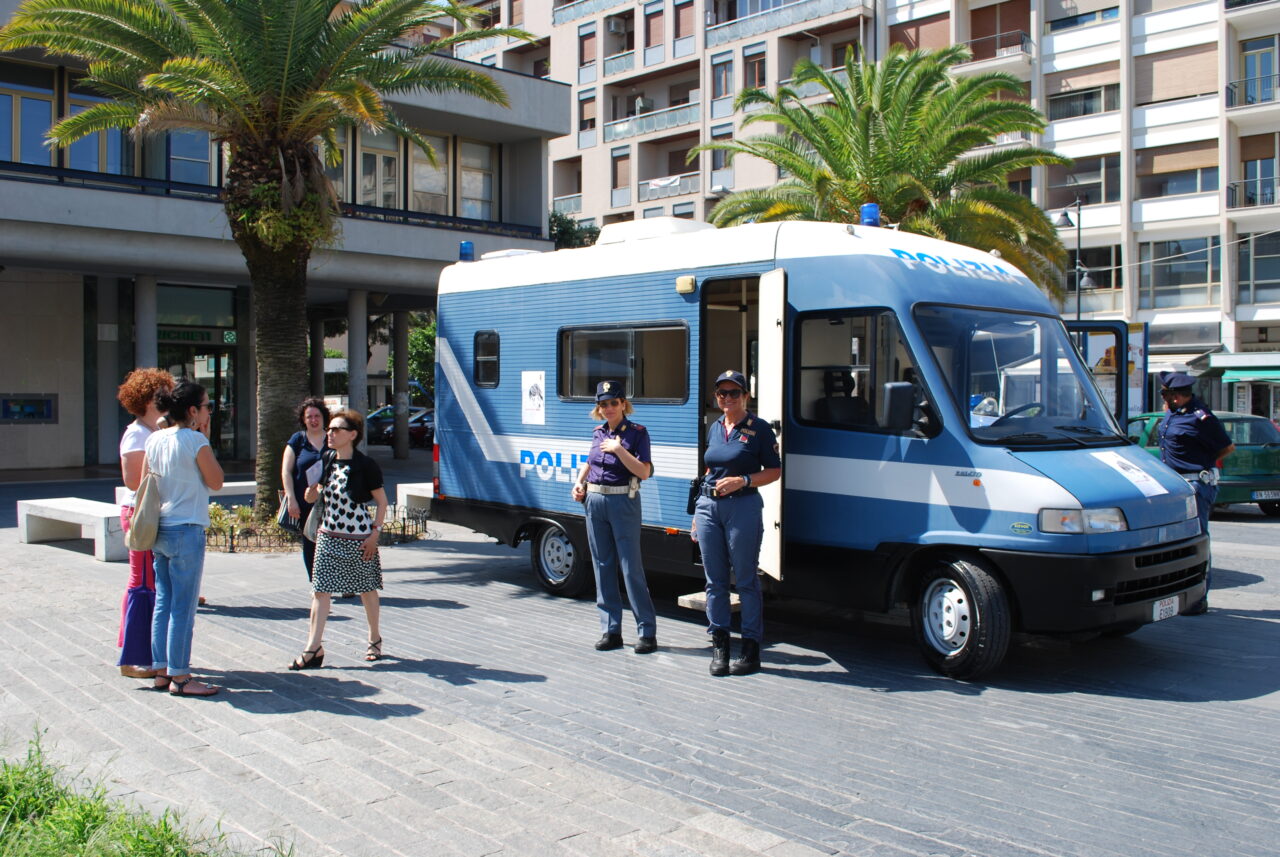 Oggi il camper antiviolenza a San Giovanni in Persiceto (Bo). Il progetto “Questo non è amore”