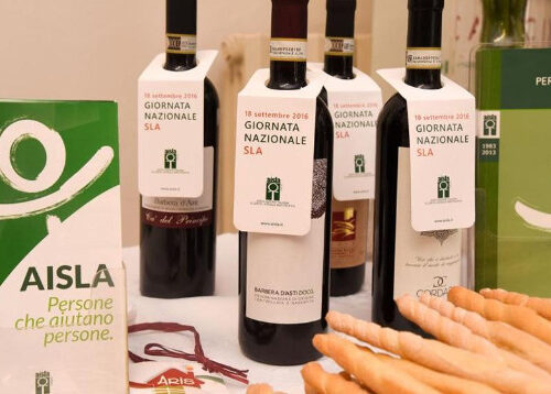 Raccolta fondi per la Sla, domani 12.000 bottiglie di vino in 150 piazze