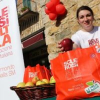 L'1-2 e 4 Ottobre "La mela di AISM" in 5.000 piazze italiane