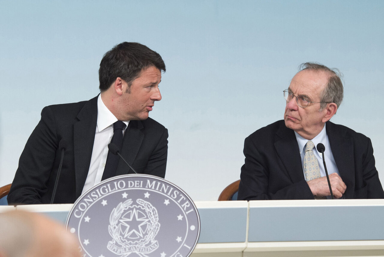 Conferenza stampa al termine del Consiglio dei Ministri del 7 aprile 2015  Conferenza stampa del Presidente del Consiglio Renzi e del ministro dell'Economia e delle Finanze Padoan al termine del Consiglio dei Ministri.