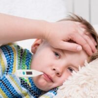 Febbre e dolore nel bambino. Ecco i consigli per i genitori