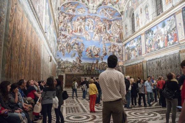 La Cappella Sistina dei Musei Vaticani in occasione dell'apertura serale