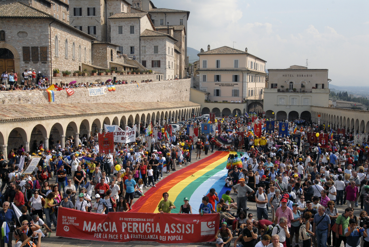 Pace. Oltre 100mila in marcia per la Perugia-Assisi