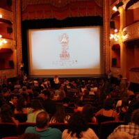 Apparente errore al cinema. "Non hai sbagliato sala, sei nei panni del malato di Alzheimer"