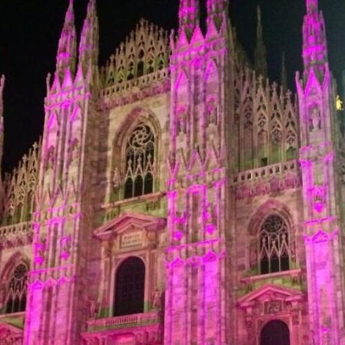 Il Duomo di Milano si accende di rosa per combattere il tumore al seno