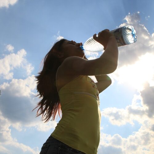 Bere tanta acqua migliora l’umore