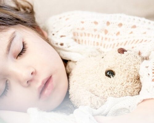 Esperto del sonno: i bambini dormono poco e male, 1 su 4 con disturbi