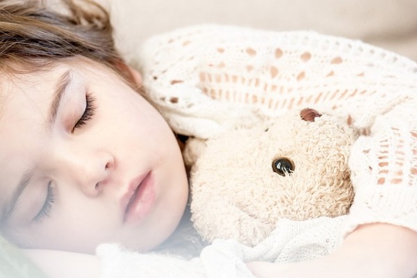 Esperto del sonno: i bambini dormono poco e male, 1 su 4 con disturbi