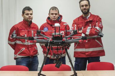 Capodanno “sicuro”. In Piazza Maggiore debutta il drone del 118