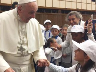 il-papa-al-bambino-gesu-sono-i-bambini-il-vostro-marchio-di-fabbrica