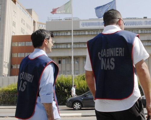 Commercio illegale farmaci tra Napoli e Roma, 4 arresti