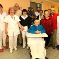 Nonna Vittoria da record, a 104 anni è già in piedi a 9 giorni da intervento