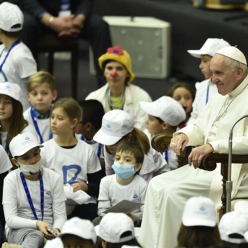 Il Papa elogia gli infermieri: “Hanno qualità speciali, per questo li ringrazio”