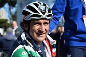 Aiuti per i bimbi amputati, Zanardi mette all’asta i suoi cimeli