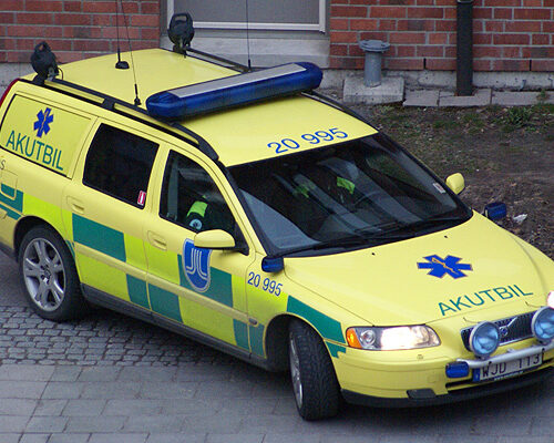 Non senti la sirena? A Stoccolma l’ambulanza ti spegne l’autoradio
