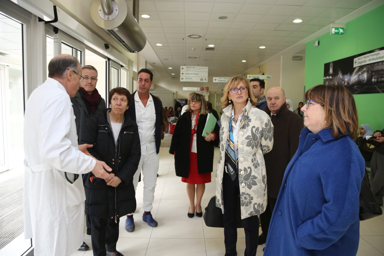 FOTO OSPEDALE SANT'ORSOLA - VISITA COMMISSIONE SANITA' AL PRONTO SOCCORSO PS - DOTTOR MARIO CAVAZZA - CON SENATORE STEFANO VACCARI - DS ANTONELLA MESSORI - DG GIANBATTISTA SPAGNOLI - DONATA LENZI - PERSONALE INFERMIERISTICO - ZONA TRIAGE - URGENZE -