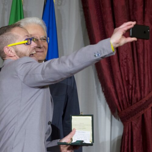 Il selfie di Leonardo che sorprende Mattarella