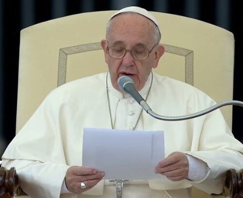 Papa: “Ogni giorno, mille bambini muoiono per malattie collegate all’acqua”