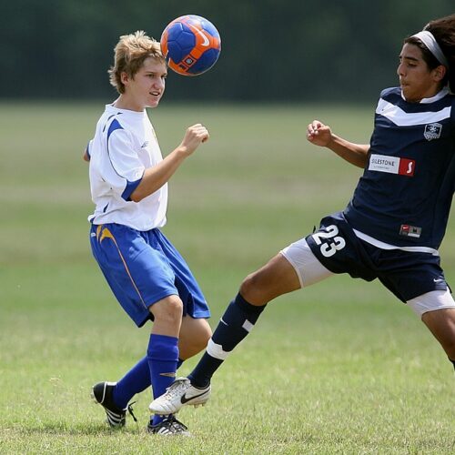 Giochi a calcio e colpisci di testa? Sei a rischio trauma cranico