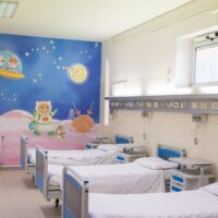 Nuovo Day Hospital per bimbi a Bologna, spuntano astronavi e pianeti