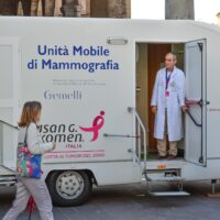 Tumore al seno, sabato a Pescara screening gratuiti