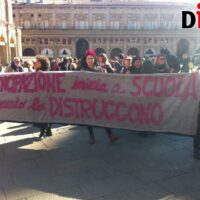8 marzo, a Bologna lo sciopero ‘rosa’ riempie piazza Maggiore