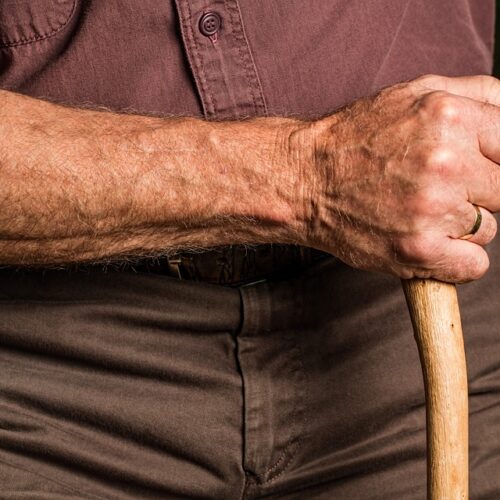 Osteoporosi, riguarda anche gli uomini: 1 su 8 ne è colpito ma la trascura