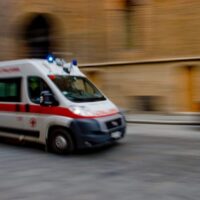 Neonato abbandonato in strada a Torino: muore in ospedale