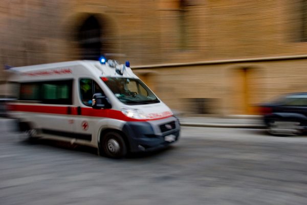 Neonato abbandonato in strada a Torino: muore in ospedale