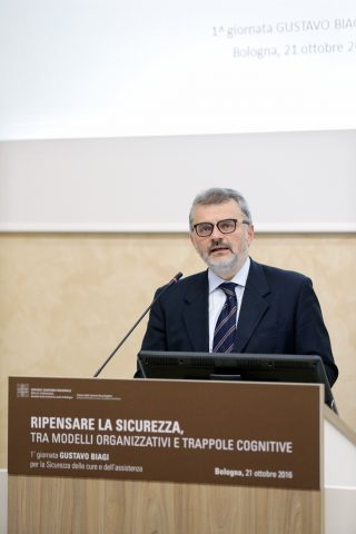 Bologna, 21/10/2016. Aula Magna dell Ospedale Maggiore. 1a giornata GUSTAVO BIAGI per la Sicurezza delle cure e dell assistenza. RIPENSARE LA SICUREZZA, TRA MODELLI ORGANIZZATIVI E TRAPPOLE COGNITIVE. Angelo Fioritti. ARCHIVIO AUSL BOLOGNA  foto Paolo Righi/Meridiana Immagini